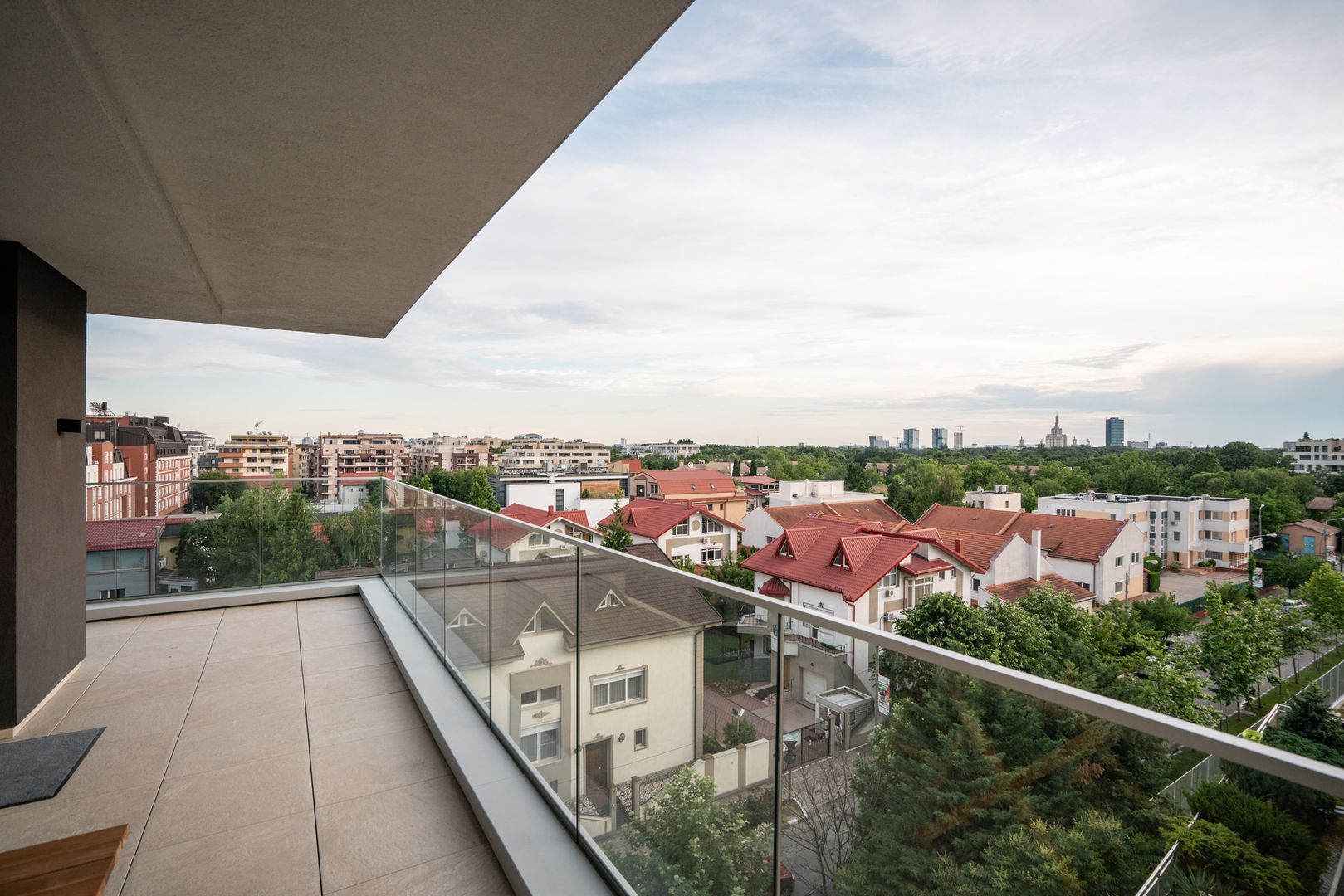 De Ce Herăstrău Rămâne în Topul Imobiliarelor de Lux